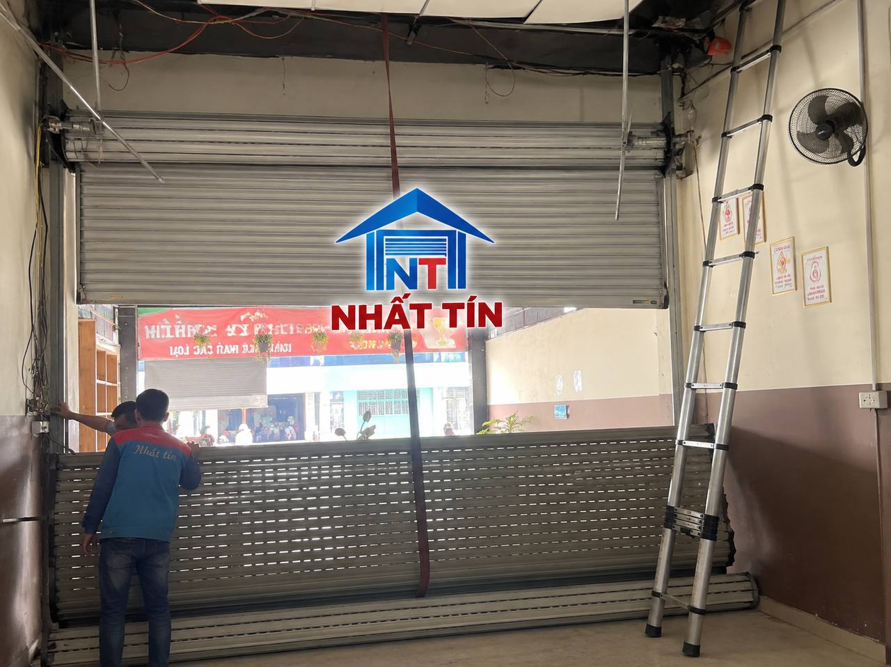 Sửa cửa cuốn tại cửa hàng