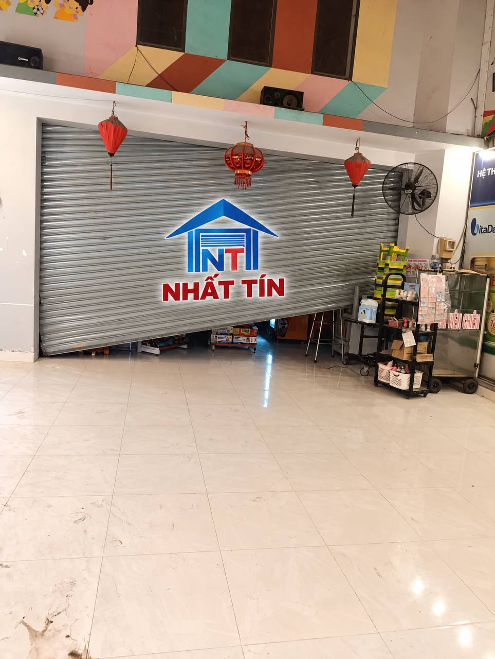 Cửa cuốn tại khu vui chơi