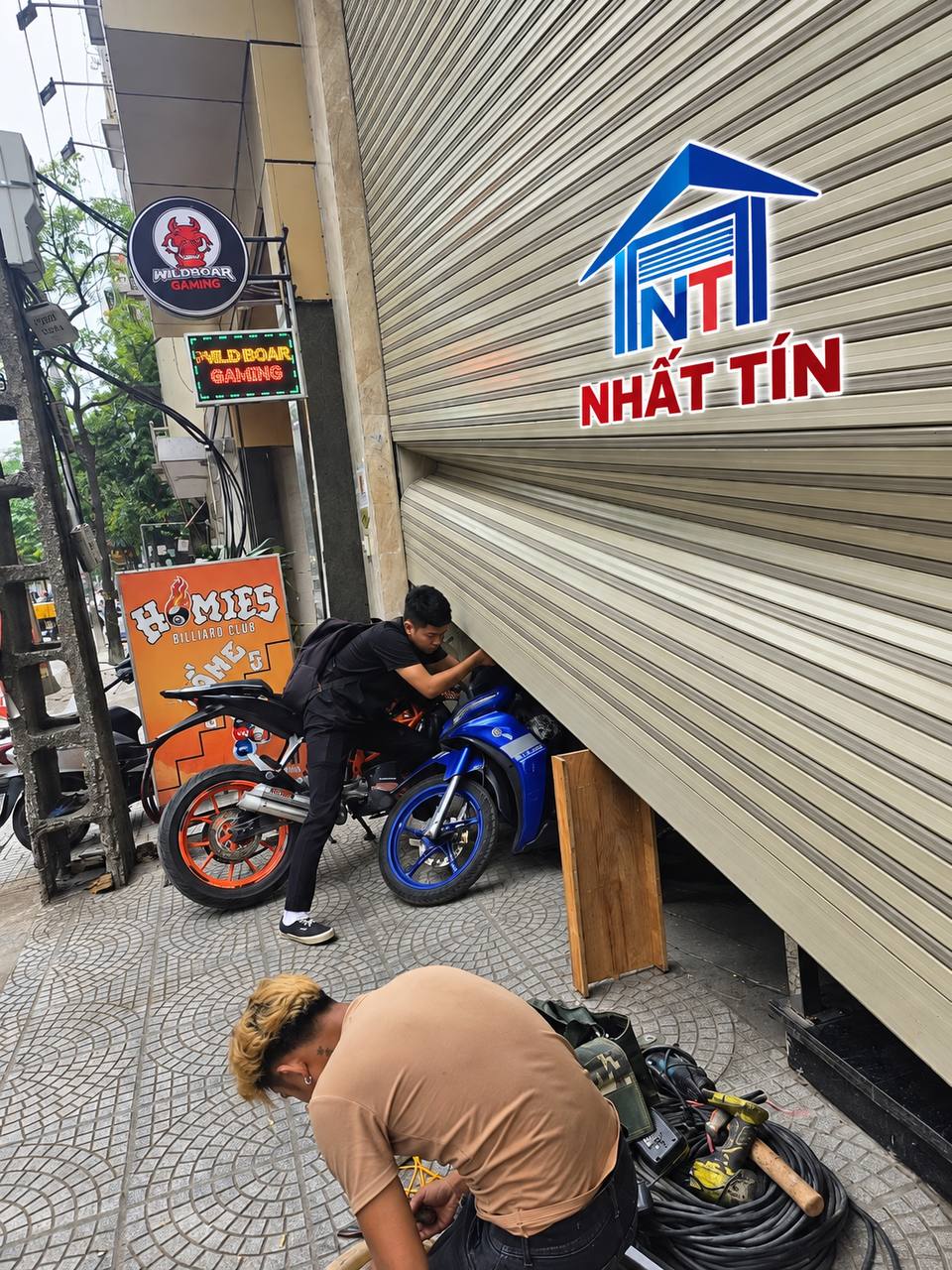 Nhất Tín sửa cửa cuốn ngoài mặt tiền